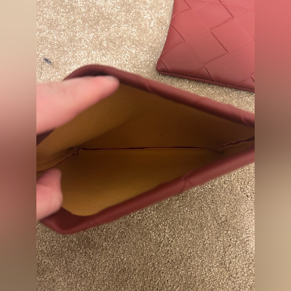 red abercrombie and fitch little bags! - Picture 2 of 4